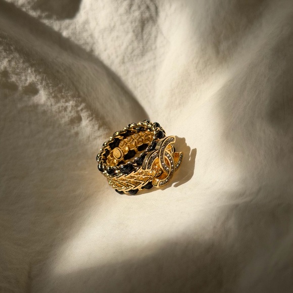 Beautiful Chanel Gold and Black Chain Ring - Picture 8 of 16